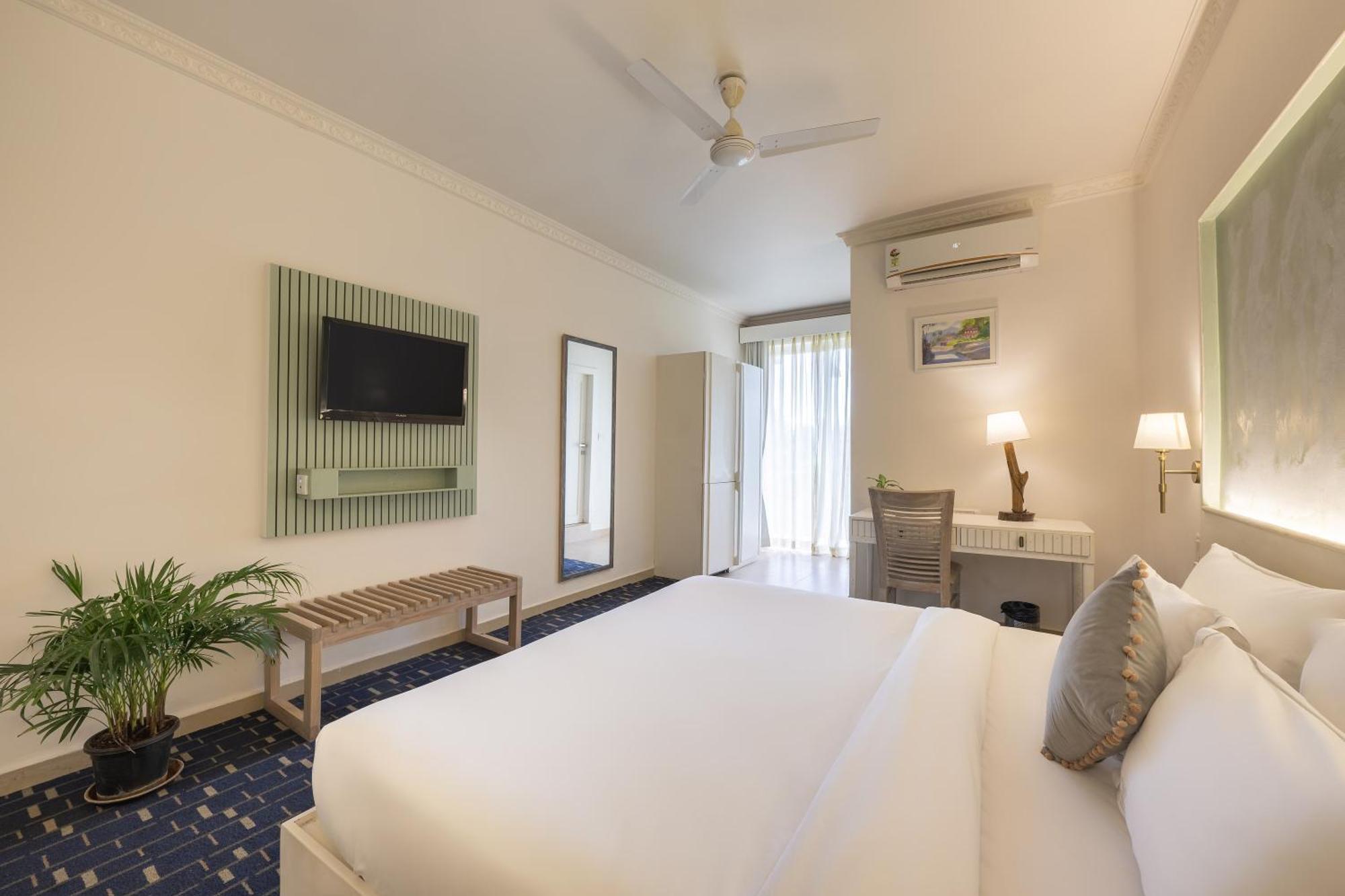 Hotel Echor Samara Morjim Goa Sea View Restro Exterior foto